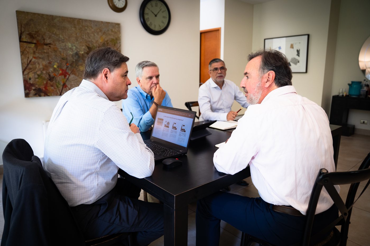 Equipo Innovac en reunión de trabajo operacional